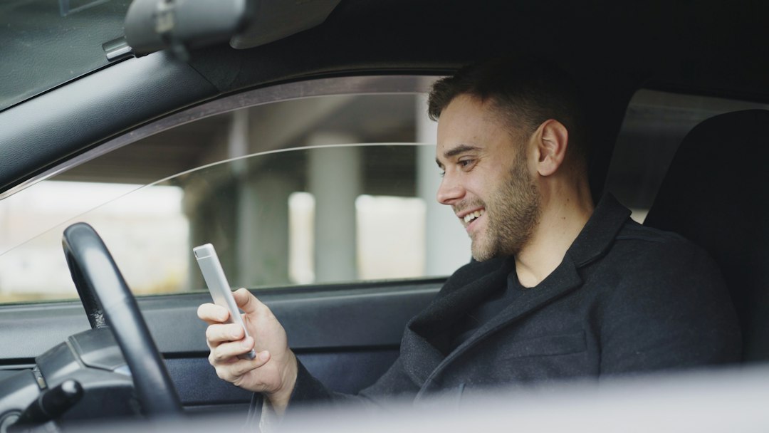 Consulta placa pelo celular: 6 apps e sites testados em 2026